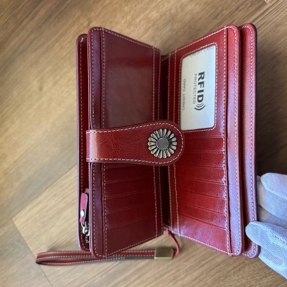 New Leather Wristlet Wallet Purse - Picture 2 of 4